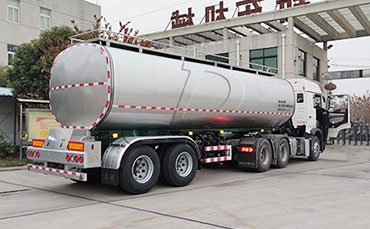 金秋時(shí)節(jié)，天潤新東鮮奶運(yùn)輸車天南地北運(yùn)奶忙！