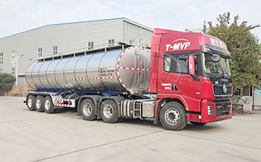 鮮奶運輸車和?；愤\輸車結(jié)構(gòu)和功能對比