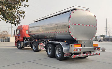 新東鮮奶運輸車落地哈薩克斯坦，開啟“一帶一路”乳業(yè)運輸新紀(jì)元